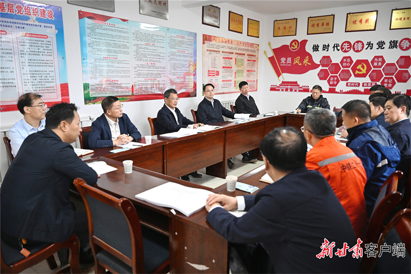 任振鹤在榆中县调研灾后恢复重建工作时强调厚植为民情怀 抢抓施工季节 高质高效推进 确保灾区群众早日搬进新居开启新生活